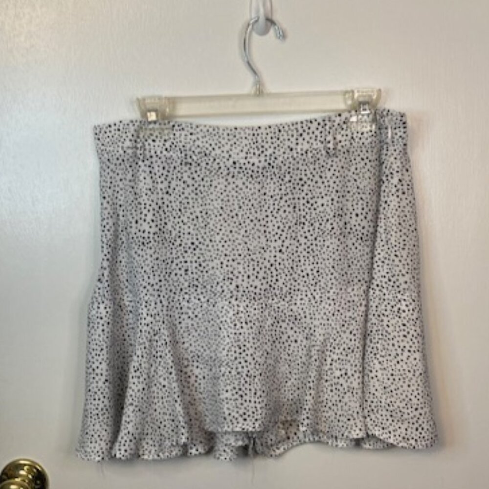Gee Gee White with black spots skort shorts